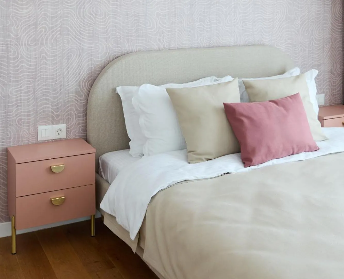 Apartment Miss Pink I Apartament Cu Un Dormitor I One Cotroceni Park Bucharest Romania
